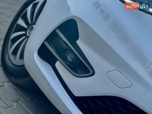 Белый Рено Зое, объемом двигателя 0 л и пробегом 85 тыс. км за 11150 $, фото 36 на Automoto.ua