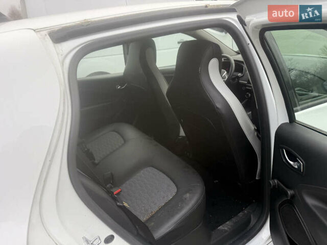 Белый Рено Зое, объемом двигателя 0 л и пробегом 33 тыс. км за 6950 $, фото 9 на Automoto.ua