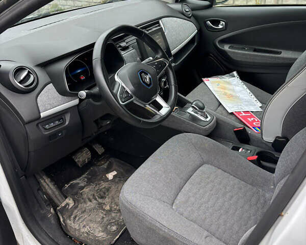 Білий Рено Зое, об'ємом двигуна 0 л та пробігом 50 тис. км за 10999 $, фото 6 на Automoto.ua