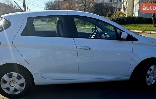 Белый Рено Зое, объемом двигателя 0 л и пробегом 112 тыс. км за 10900 $, фото 3 на Automoto.ua