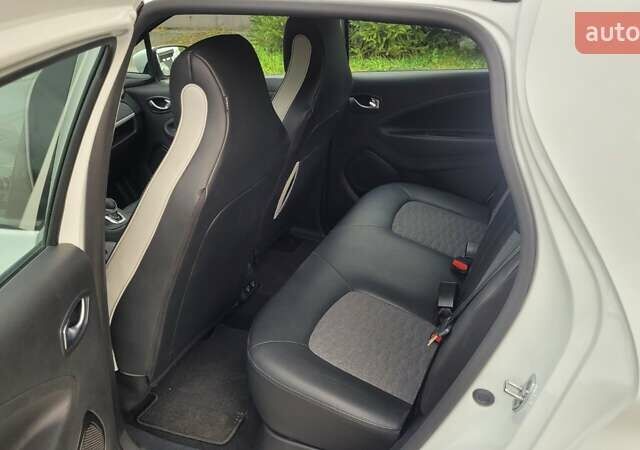 Білий Рено Зое, об'ємом двигуна 0 л та пробігом 89 тис. км за 11950 $, фото 15 на Automoto.ua
