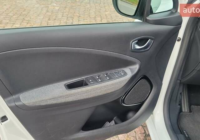 Білий Рено Зое, об'ємом двигуна 0 л та пробігом 89 тис. км за 11950 $, фото 13 на Automoto.ua