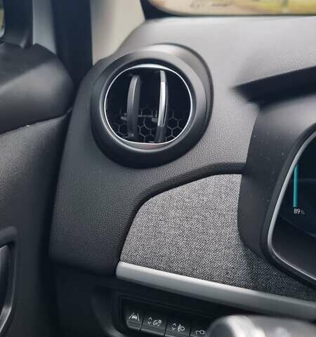 Білий Рено Зое, об'ємом двигуна 0 л та пробігом 78 тис. км за 11800 $, фото 41 на Automoto.ua