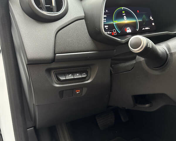 Білий Рено Зое, об'ємом двигуна 0 л та пробігом 69 тис. км за 11800 $, фото 34 на Automoto.ua