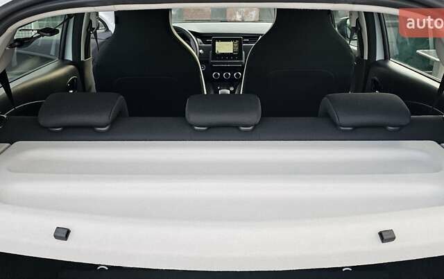 Белый Рено Зое, объемом двигателя 0 л и пробегом 85 тыс. км за 11999 $, фото 18 на Automoto.ua