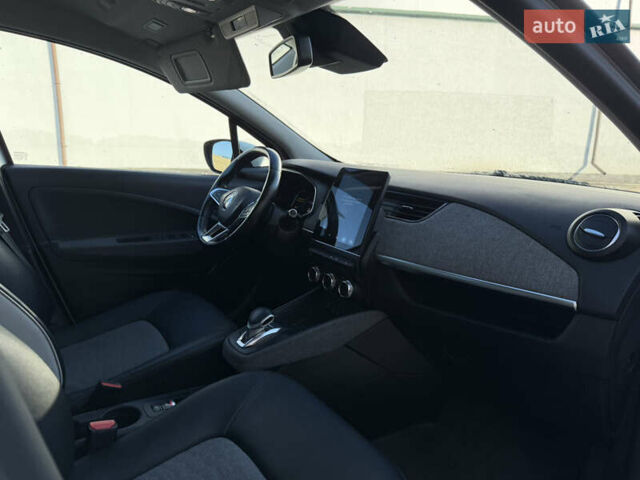 Белый Рено Зое, объемом двигателя 0 л и пробегом 93 тыс. км за 11500 $, фото 11 на Automoto.ua