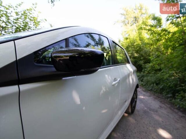 Белый Рено Зое, объемом двигателя 0 л и пробегом 34 тыс. км за 13300 $, фото 16 на Automoto.ua
