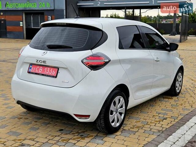Белый Рено Зое, объемом двигателя 0 л и пробегом 74 тыс. км за 11600 $, фото 6 на Automoto.ua
