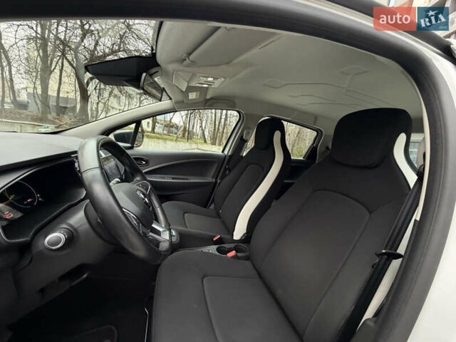 Білий Рено Зое, об'ємом двигуна 0 л та пробігом 28 тис. км за 12222 $, фото 20 на Automoto.ua