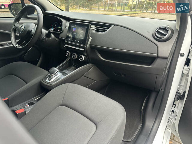 Белый Рено Зое, объемом двигателя 0 л и пробегом 28 тыс. км за 12500 $, фото 37 на Automoto.ua