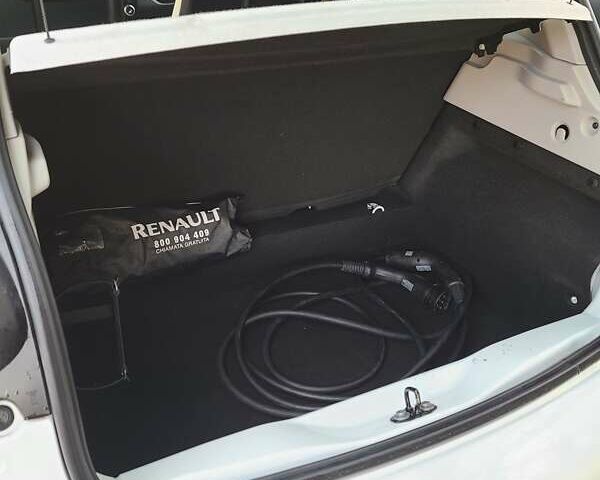 Белый Рено Зое, объемом двигателя 0 л и пробегом 33 тыс. км за 12690 $, фото 17 на Automoto.ua