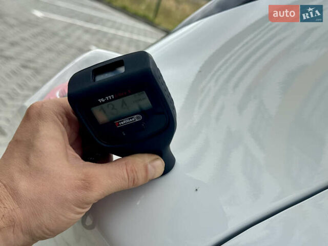 Белый Рено Зое, объемом двигателя 0 л и пробегом 70 тыс. км за 12999 $, фото 50 на Automoto.ua