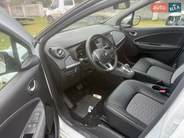 Белый Рено Зое, объемом двигателя 0 л и пробегом 33 тыс. км за 6950 $, фото 6 на Automoto.ua