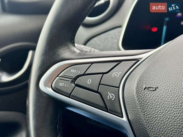 Белый Рено Зое, объемом двигателя 0 л и пробегом 70 тыс. км за 12999 $, фото 39 на Automoto.ua
