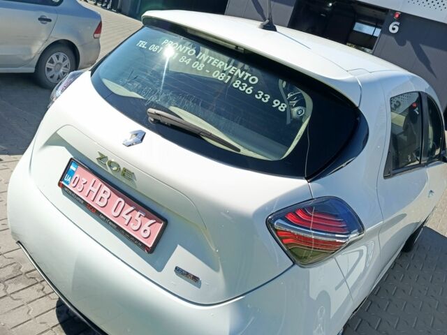 Белый Рено Зое, объемом двигателя 0 л и пробегом 163 тыс. км за 10500 $, фото 4 на Automoto.ua