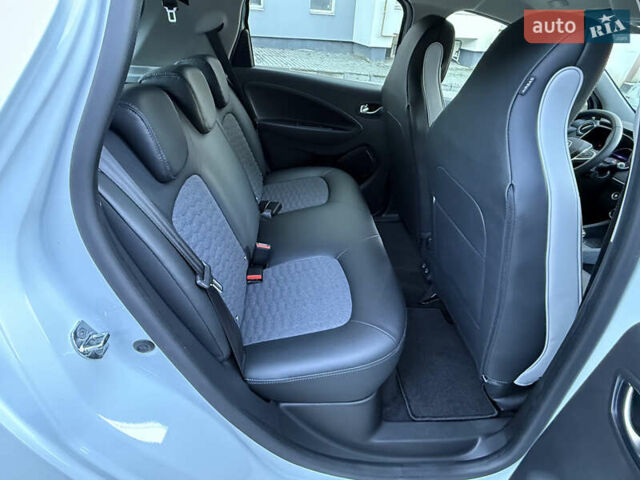 Білий Рено Зое, об'ємом двигуна 0 л та пробігом 23 тис. км за 13150 $, фото 21 на Automoto.ua