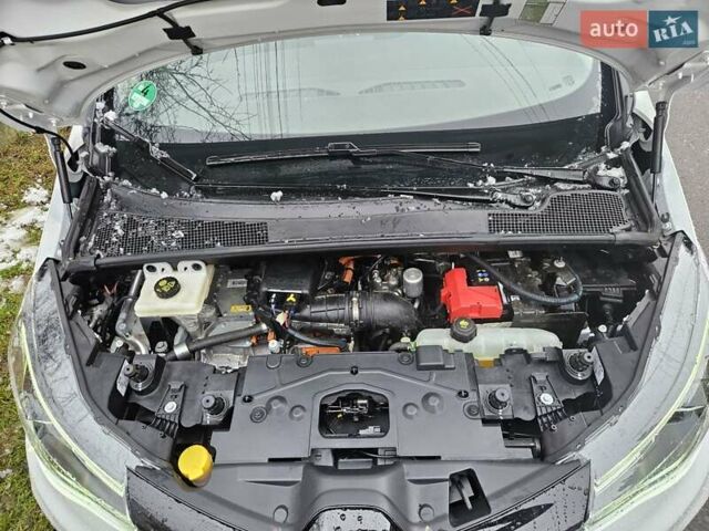 Белый Рено Зое, объемом двигателя 0 л и пробегом 28 тыс. км за 11800 $, фото 32 на Automoto.ua