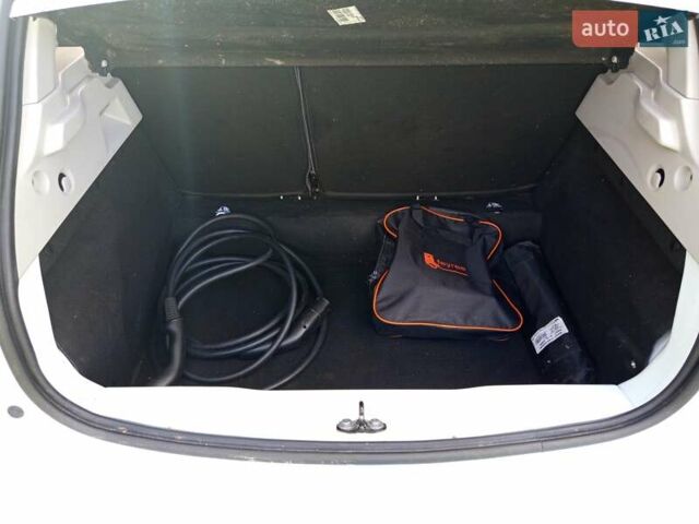 Рено Зое 2020 в Ходорів на Automoto.ua Белый Рено Зое, объемом двигателя 0 л и пробегом 46 тыс. км за 12800 $, фото 10 на Automoto.ua