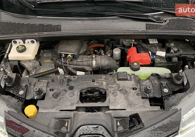 Белый Рено Зое, объемом двигателя 0 л и пробегом 47 тыс. км за 12499 $, фото 52 на Automoto.ua