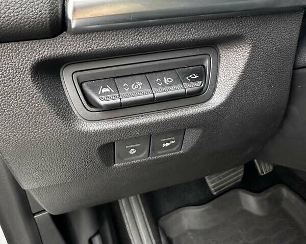 Белый Рено Зое, объемом двигателя 0 л и пробегом 124 тыс. км за 13200 $, фото 22 на Automoto.ua