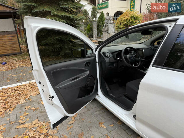 Білий Рено Зое, об'ємом двигуна 0 л та пробігом 30 тис. км за 12300 $, фото 5 на Automoto.ua