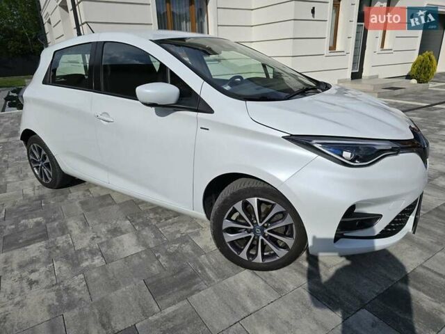 Белый Рено Зое, объемом двигателя 0 л и пробегом 65 тыс. км за 12300 $, фото 76 на Automoto.ua