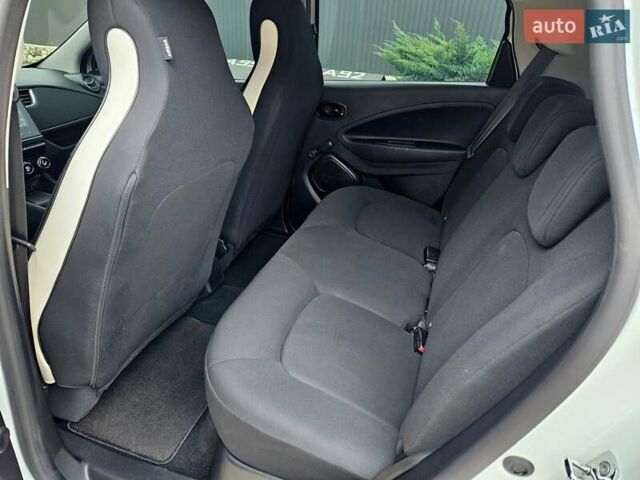 Белый Рено Зое, объемом двигателя 0 л и пробегом 74 тыс. км за 11600 $, фото 14 на Automoto.ua