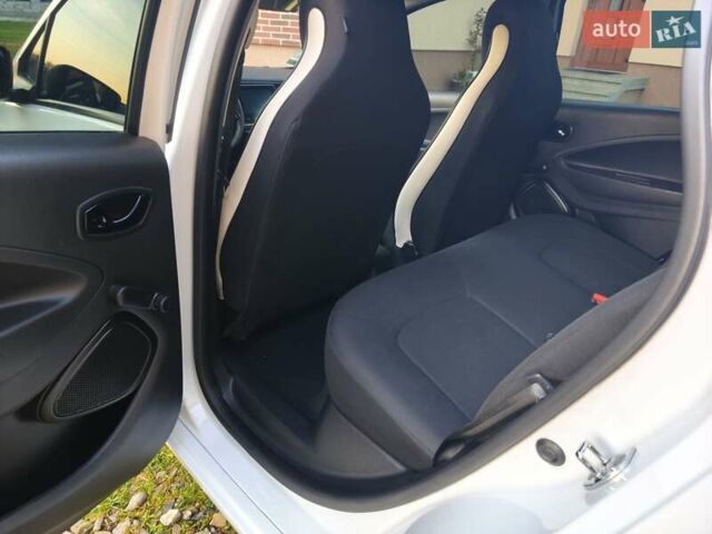 Белый Рено Зое, объемом двигателя 0 л и пробегом 98 тыс. км за 10950 $, фото 28 на Automoto.ua