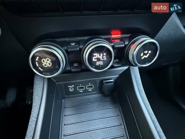 Білий Рено Зое, об'ємом двигуна 0 л та пробігом 23 тис. км за 13150 $, фото 35 на Automoto.ua