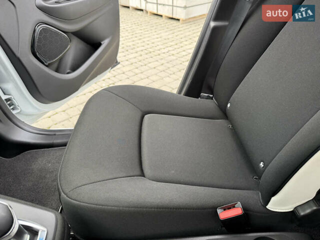 Белый Рено Зое, объемом двигателя 0 л и пробегом 36 тыс. км за 12900 $, фото 33 на Automoto.ua