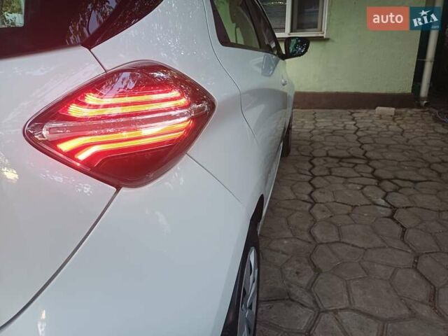 Білий Рено Зое, об'ємом двигуна 0 л та пробігом 28 тис. км за 11700 $, фото 3 на Automoto.ua