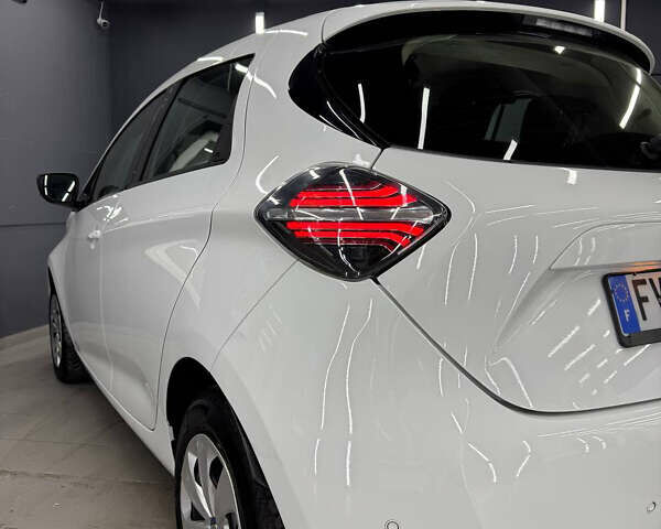 Белый Рено Зое, объемом двигателя 0 л и пробегом 46 тыс. км за 12150 $, фото 10 на Automoto.ua
