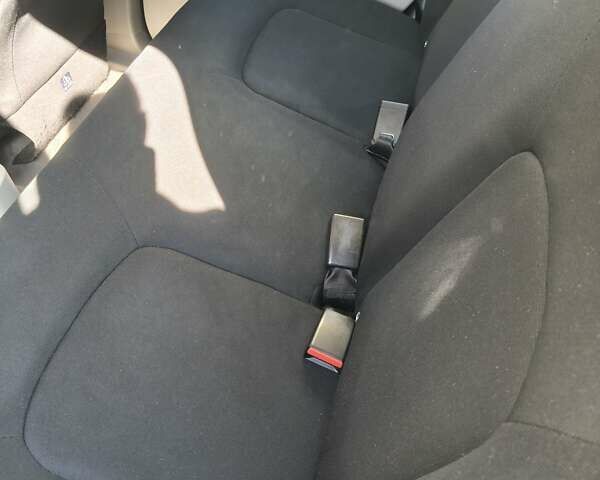 Белый Рено Зое, объемом двигателя 0 л и пробегом 96 тыс. км за 10700 $, фото 30 на Automoto.ua