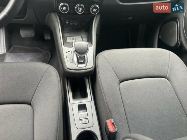 Белый Рено Зое, объемом двигателя 0 л и пробегом 28 тыс. км за 12500 $, фото 25 на Automoto.ua