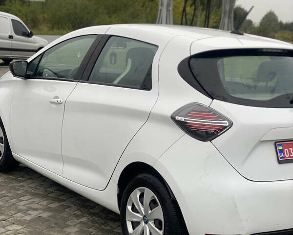 Белый Рено Зое, объемом двигателя 0 л и пробегом 42 тыс. км за 11700 $, фото 7 на Automoto.ua