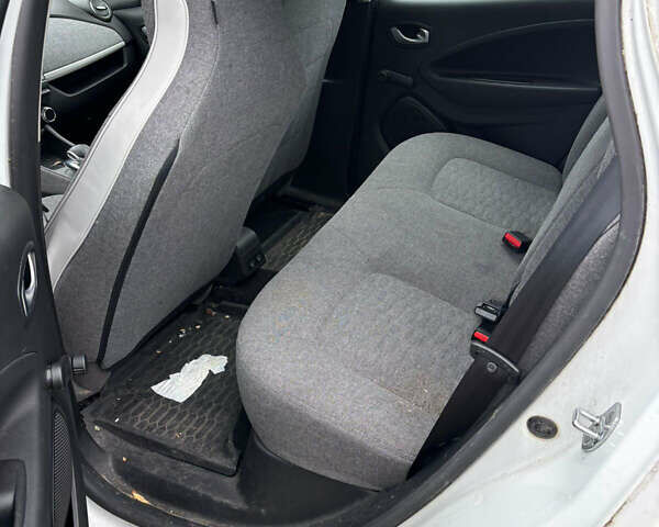 Білий Рено Зое, об'ємом двигуна 0 л та пробігом 50 тис. км за 10999 $, фото 8 на Automoto.ua