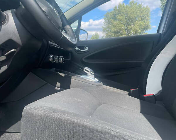 Білий Рено Зое, об'ємом двигуна 0 л та пробігом 60 тис. км за 11500 $, фото 9 на Automoto.ua