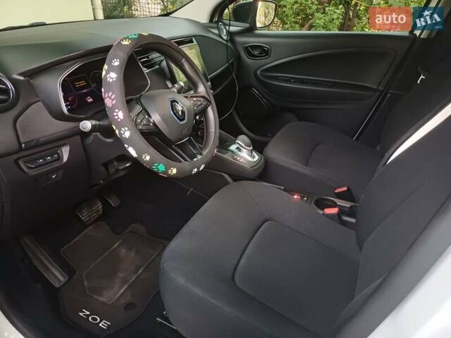 Білий Рено Зое, об'ємом двигуна 0 л та пробігом 28 тис. км за 11700 $, фото 15 на Automoto.ua