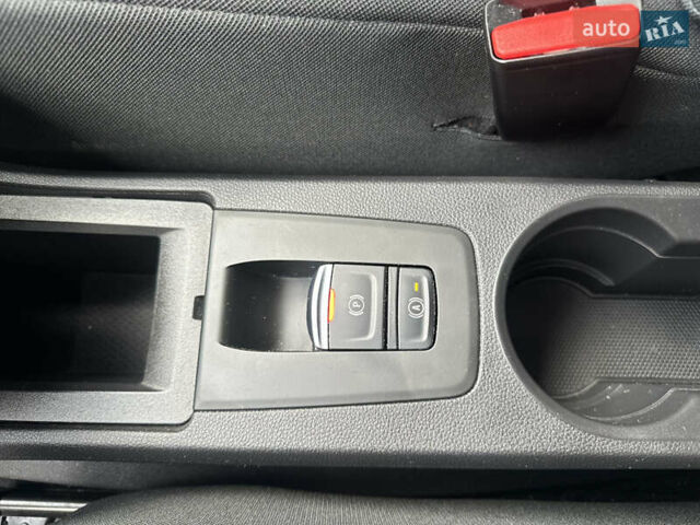 Белый Рено Зое, объемом двигателя 0 л и пробегом 28 тыс. км за 12500 $, фото 27 на Automoto.ua