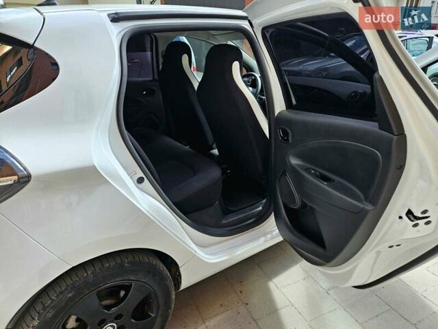 Белый Рено Зое, объемом двигателя 0 л и пробегом 28 тыс. км за 11900 $, фото 8 на Automoto.ua