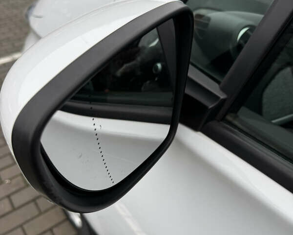 Белый Рено Зое, объемом двигателя 0 л и пробегом 97 тыс. км за 11900 $, фото 8 на Automoto.ua