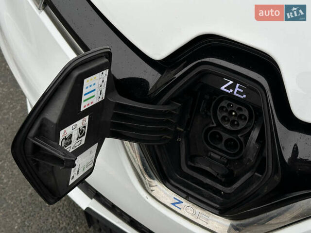Білий Рено Зое, об'ємом двигуна 0 л та пробігом 77 тис. км за 12990 $, фото 40 на Automoto.ua