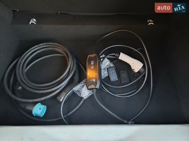 Білий Рено Зое, об'ємом двигуна 0 л та пробігом 98 тис. км за 10950 $, фото 41 на Automoto.ua