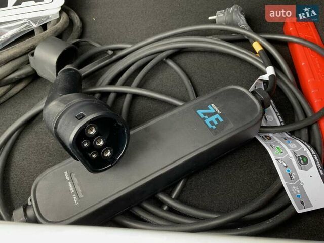 Белый Рено Зое, объемом двигателя 0 л и пробегом 44 тыс. км за 12499 $, фото 29 на Automoto.ua