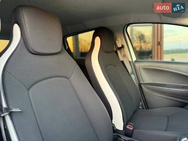 Белый Рено Зое, объемом двигателя 0 л и пробегом 92 тыс. км за 11499 $, фото 26 на Automoto.ua