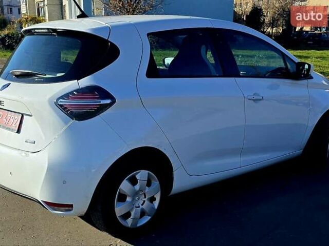Белый Рено Зое, объемом двигателя 0 л и пробегом 112 тыс. км за 10900 $, фото 2 на Automoto.ua