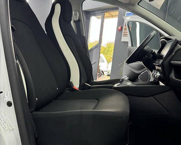Белый Рено Зое, объемом двигателя 0 л и пробегом 46 тыс. км за 12150 $, фото 19 на Automoto.ua