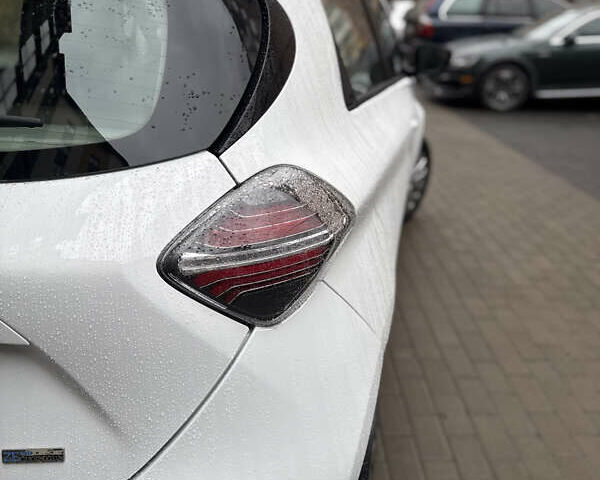 Білий Рено Зое, об'ємом двигуна 0 л та пробігом 69 тис. км за 11800 $, фото 21 на Automoto.ua