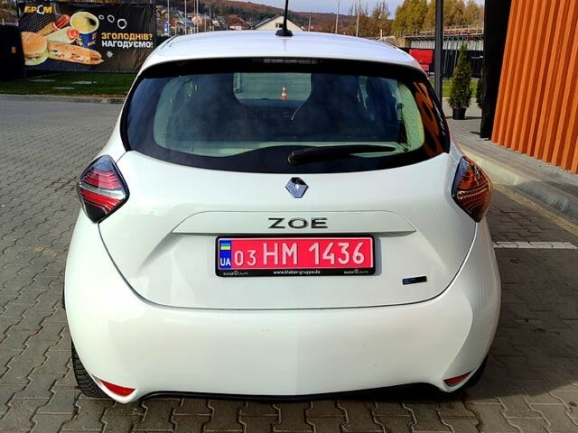 Белый Рено Зое, объемом двигателя 80 л и пробегом 78 тыс. км за 11850 $, фото 3 на Automoto.ua