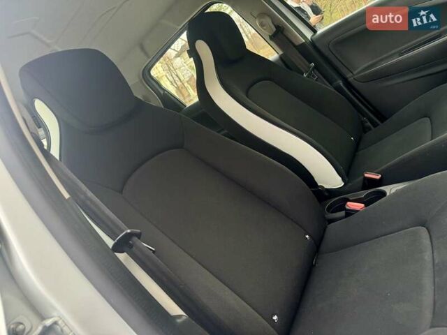 Белый Рено Зое, объемом двигателя 0 л и пробегом 86 тыс. км за 10850 $, фото 90 на Automoto.ua